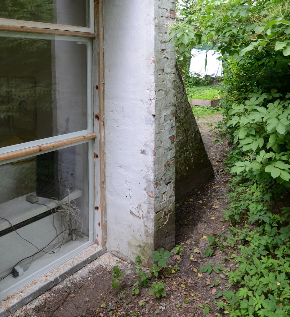 Residential window exterior for window replacement requests
